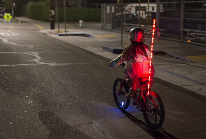 Детский велосипедный фонарь на флагштоке